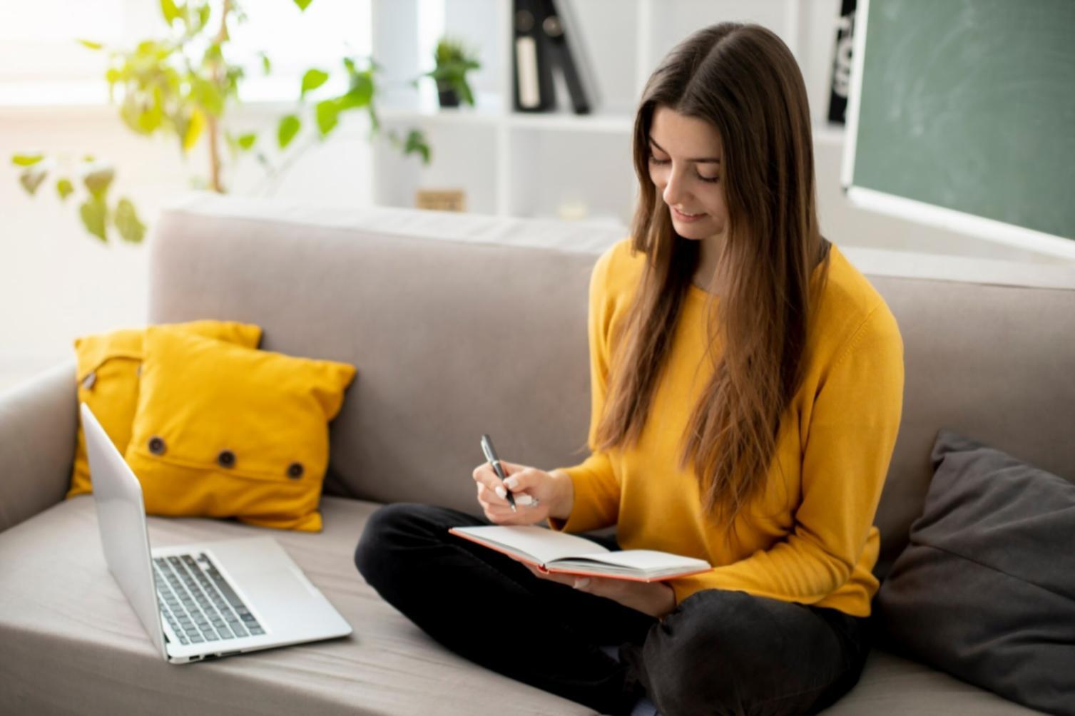 Teilnehmer während eines Workshops zur Finanzanalyse